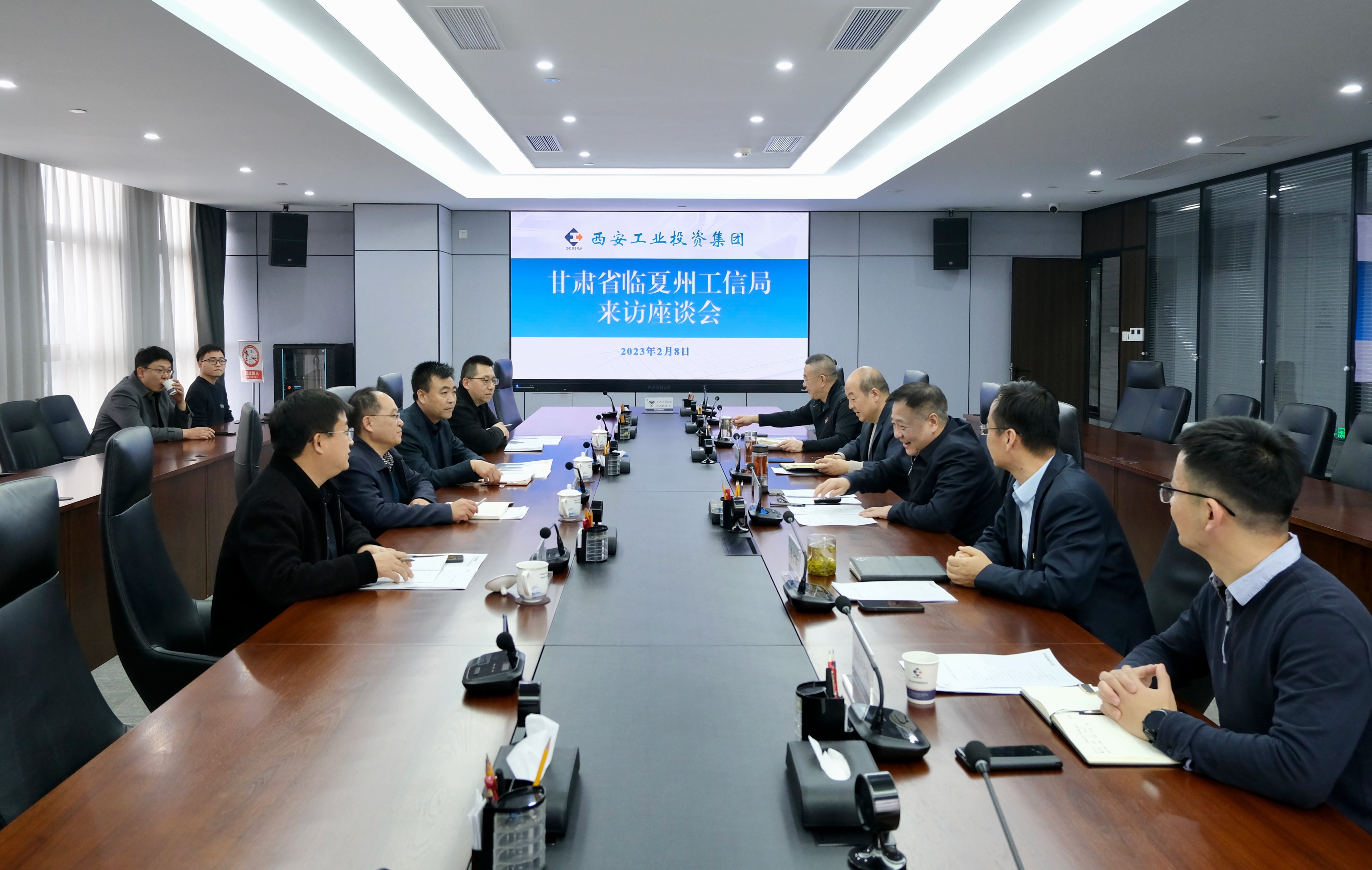 甘肃省临夏州工信局到yl23411永利集团举行事情交流