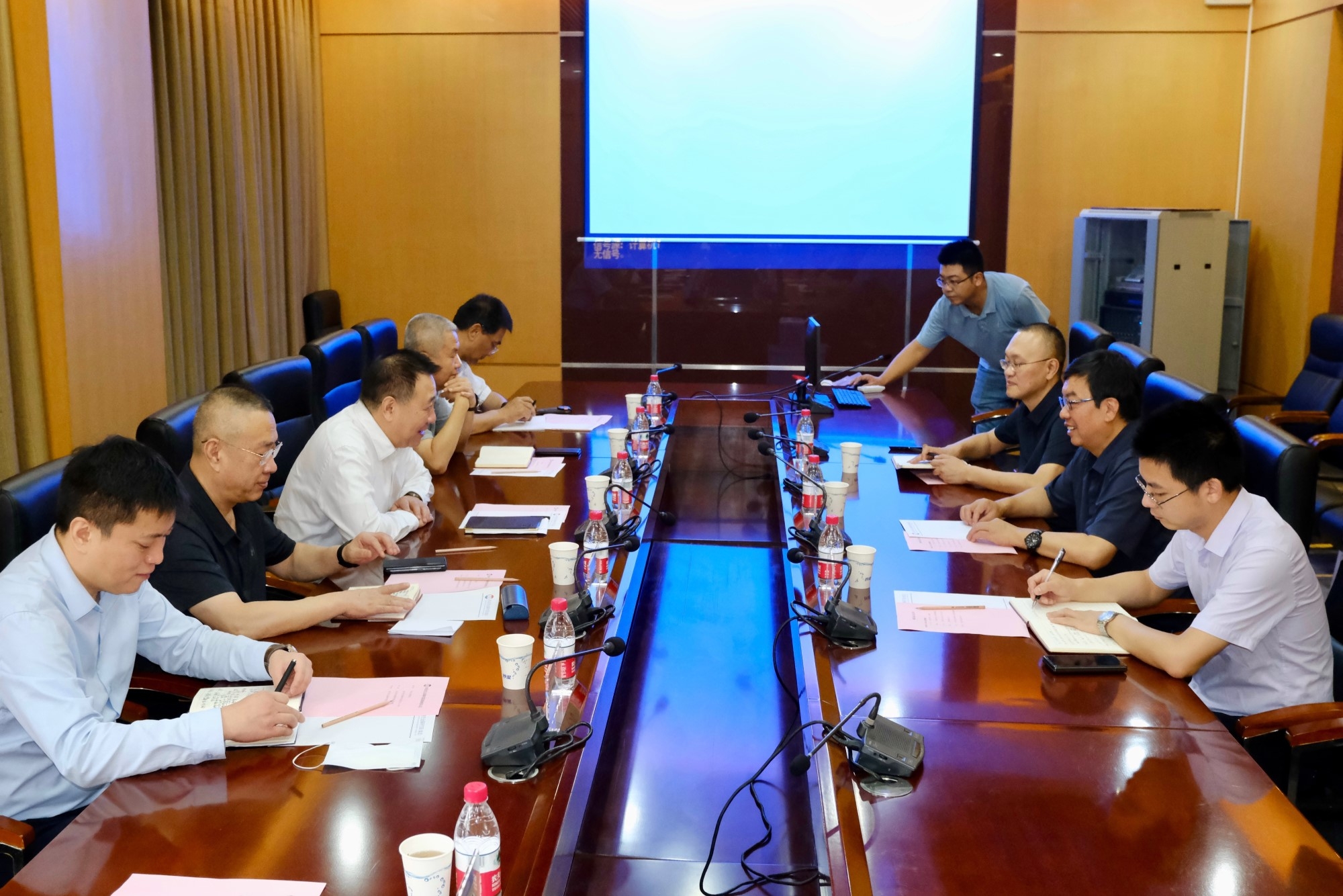 yl23411永利集团党委书记、董事长金辉造访西北有色金属研究院