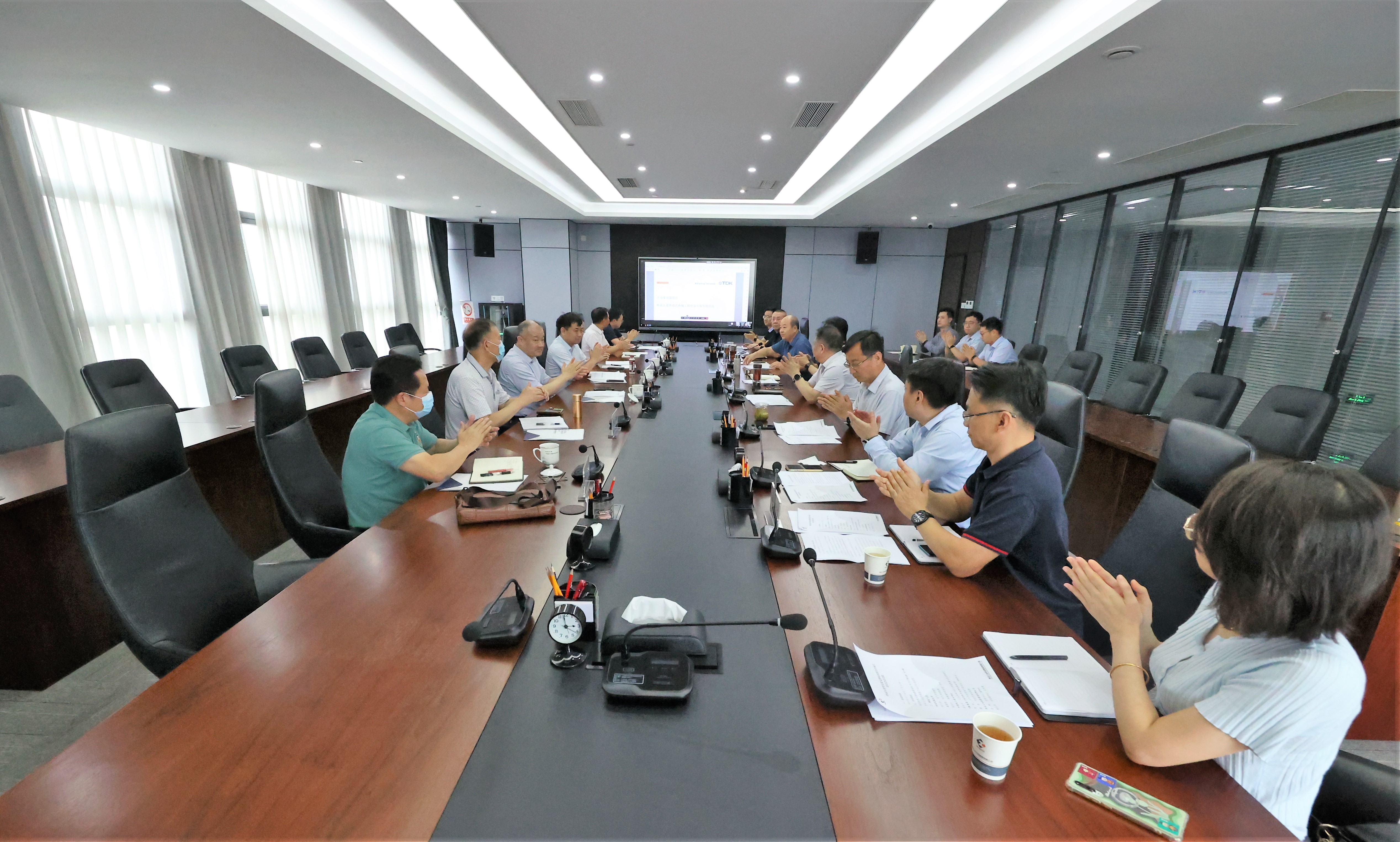 yl23411永利集团召开工业相助项目专题钻研会